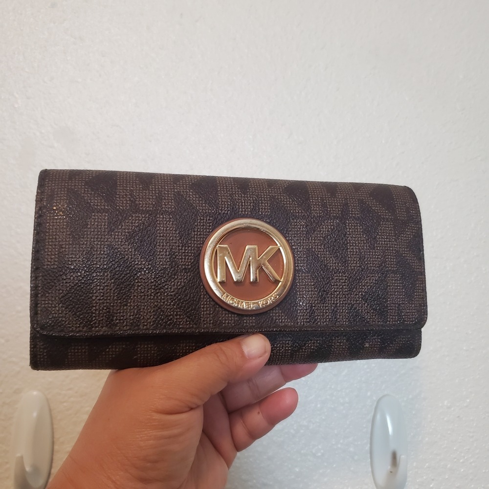 Michael Kors Fulton Flap Wallet Brown Signature Logo Print Gold Tone Hardware